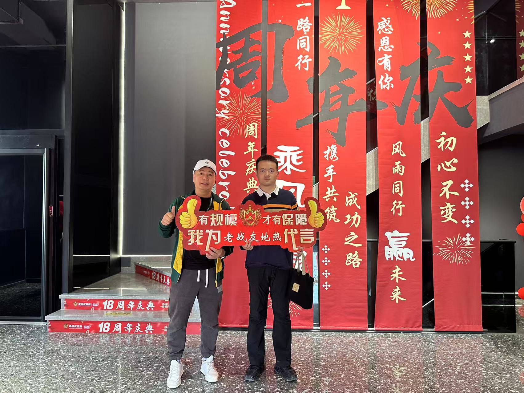 不只是裝地暖，老戰(zhàn)友團(tuán)隊的貼心讓冬天都變暖